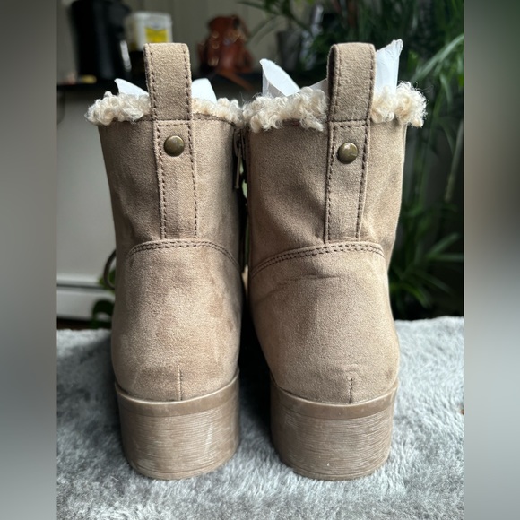 Reaction Kenneth Cole Salas Lace Up Cozy Ankle Boot in Taupe Women’s 8.5 NWOT - Picture 4 of 5